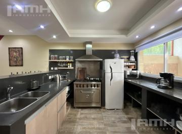 Casa · 252m² · 3 Ambientes · 1 Cochera · 2 Casas en Venta en Ostende
