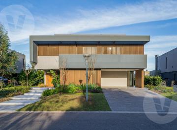 Casa · 466m² · 5 Dormitorios · 4 Cocheras · Venta de Casa en Barrio Terralagos, Canning