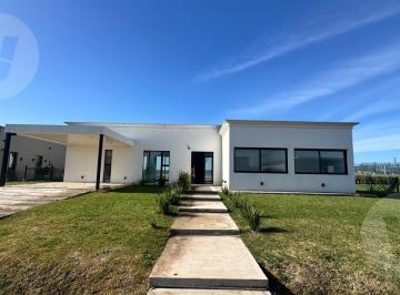 Casa · 148m² · 4 Ambientes · 3 Cocheras · Venta, Casa Barrio La Magdalena, Canning