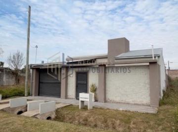 Casa · 93m² · 4 Ambientes · 1 Cochera · Impecable Casa en Santo Tome