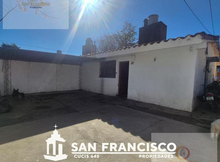 Casa · 300m² · 8 Ambientes · 1 Cochera