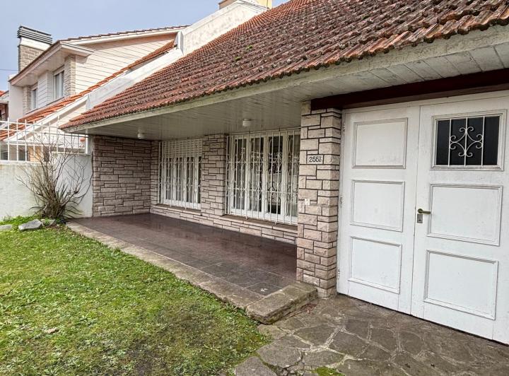 Casa · 4 Dormitorios · 1 Cochera