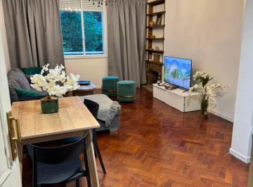 Departamento de 2 ambientes, Recoleta · Amplio 2 Amb de Estilo C/vista a Jardin Privado en Recoleta.