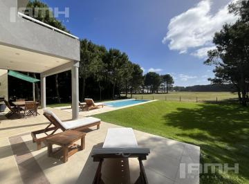 Casa · 1300m² · 5 Ambientes · 1 Cochera · Casa en Venta Barrio La Herradura Sobre Cancha de Polo