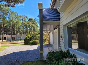 Casa · 265m² · 4 Ambientes · 1 Cochera · Casa en Venta Categorica Zona Norte Pinamar Piscina Climatizada Garage