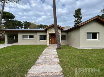 Casa · 188m² · 4 Ambientes · 1 Cochera · Casa a Estrenar en Alamos II