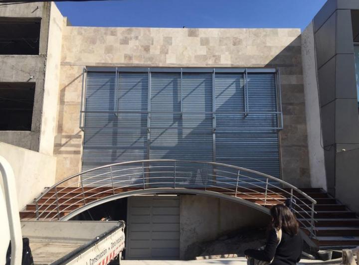 Local comercial · 417m² · 3 Ambientes · 7 Cocheras