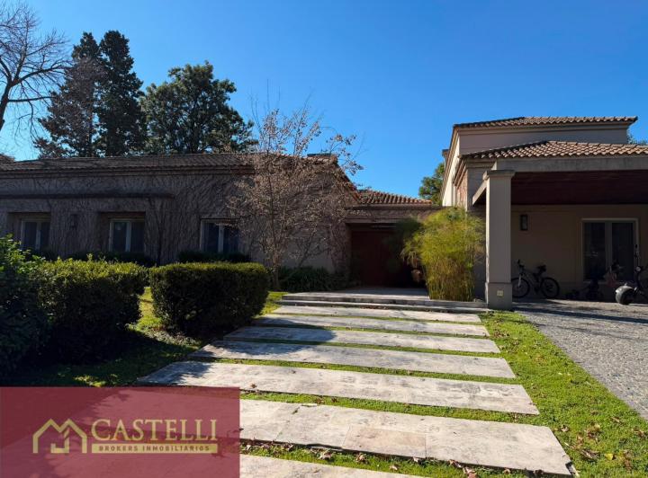 Casa · 200m² · 6 Ambientes · 2 Cocheras