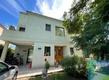 Casa · 196m² · 4 Ambientes · Alquiler Casa Villa Fluabert, Bella Vista
