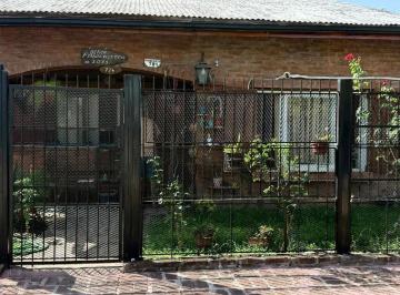 Casa · 130m² · 3 Ambientes · 3 Cocheras · Casa