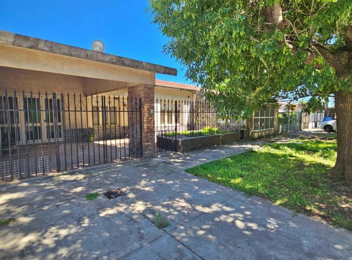 Casa · 148m² · 5 Ambientes · 2 Cocheras