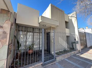 Casa · 160m² · 6 Ambientes · 1 Cochera · Maravillosa Casa en Sexta Sección