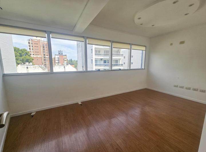 Oficina comercial · 68m² · 4 Ambientes · 1 Cochera