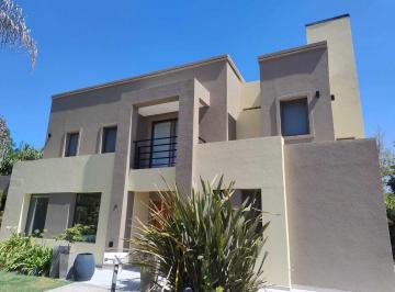 Casa · 200m² · 5 Ambientes · Casa en Alquiler en Mapuche Country Club, Pilar, G. B. a. Zona Norte