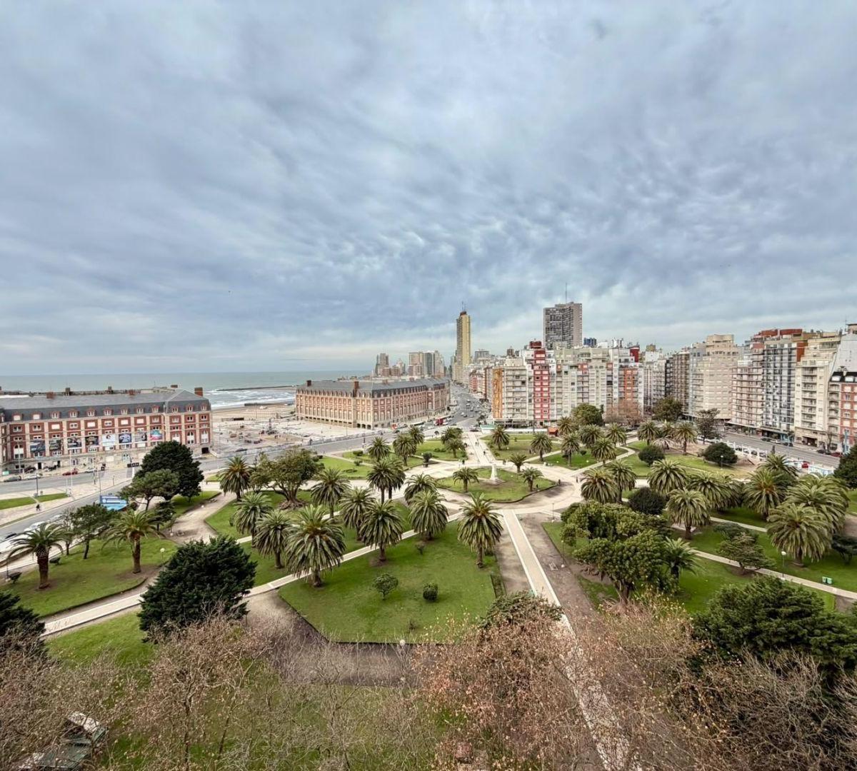 Venta de Departamento 2 Ambientes a la calle con balcón terraza