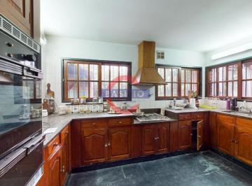 Casa · 210m² · 6 Ambientes · 1 Cochera · Venta Casa 6 Ambientes en Lote Propio con Jardín, Galería y Cochera en La Lucila