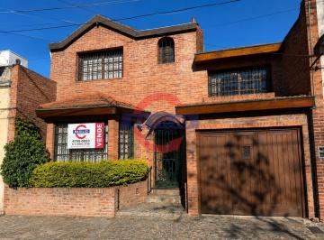 Casa · 210m² · 6 Ambientes · 1 Cochera · Venta Casa 6 Ambientes en Lote Propio con Jardín, Galería y Cochera en La Lucila