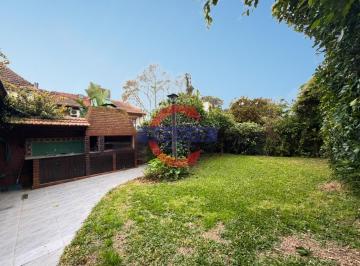 Casa · 210m² · 6 Ambientes · 1 Cochera · Venta Casa 6 Ambientes en Lote Propio con Jardín, Galería y Cochera en La Lucila
