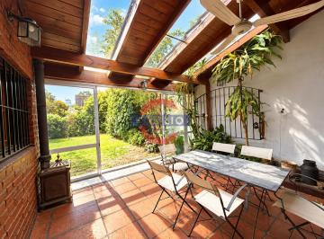 Casa · 210m² · 6 Ambientes · 1 Cochera · Venta Casa 6 Ambientes en Lote Propio con Jardín, Galería y Cochera en La Lucila
