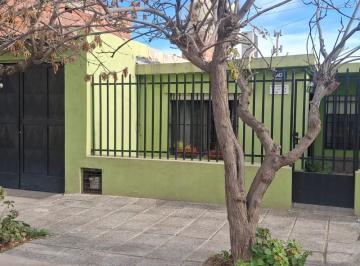 Casa · 90m² · 4 Ambientes · 1 Cochera · Casa 3 Dorm. Neuquén Capital