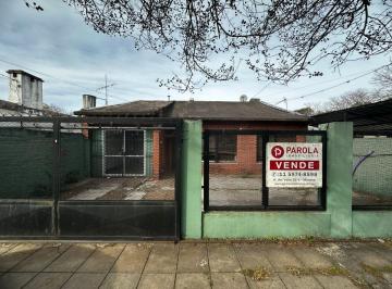 Casa de 5 ambientes, Moreno · Casa en Alquiler con 4 Dorm., Cochera y Pileta en Moreno