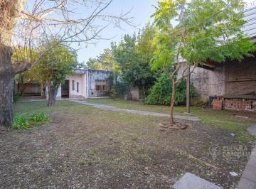 Terreno · 102m² · Venta Lote con Dep. 2 Amb. y Casa 3 Amb. a Reciclar - en Villa Udaondo / Leloir Ideal Inversión.