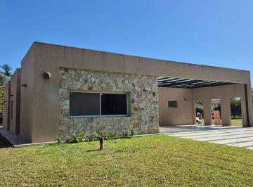 Casa · 181m² · 4 Ambientes · 3 Cocheras · Casa en Boca Raton