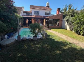 Casa · 243m² · 5 Ambientes · 1 Cochera · Casa - Parque Luro