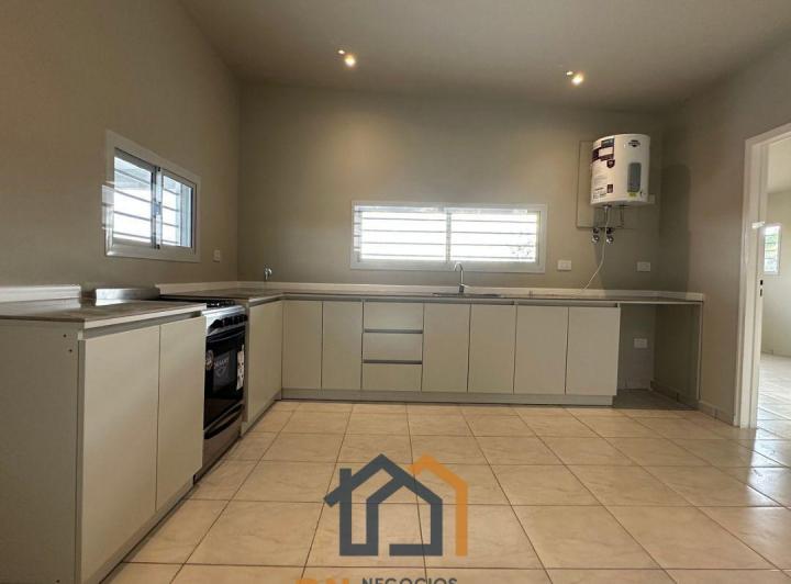 Casa · 170m² · 3 Dormitorios · 2 Cocheras