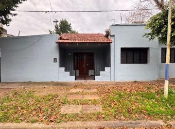 PH de 4 ambientes, La Plata · PH 2 Dorm. y Quincho en Venta a Refaccionar, Villa Elisa