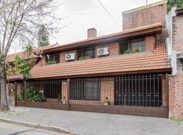 Casa · 263m² · 8 Ambientes · 2 Cocheras · Venta Excelente Casa Multifamiliar en Villa Adelina