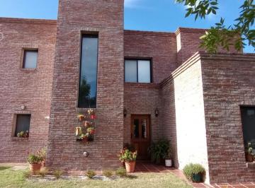 Casa · 160m² · 5 Ambientes · 2 Cocheras · Venta Casa 5 Amb. a La Laguna en Villanueva