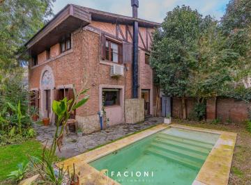 Casa de 4 ambientes, Mar del Plata · Chalet 4 Ambientes con Parque y Piscina - Los Pinares