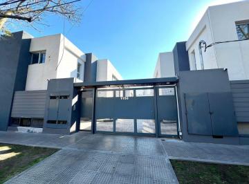 Casa · 75m² · 3 Ambientes · 1 Cochera · PH 3 Ambientes en Alquiler en Ituzaingó