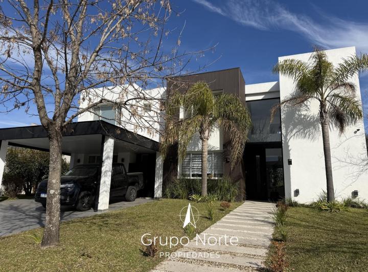 Casa · 400m² · 6 Ambientes · 2 Cocheras