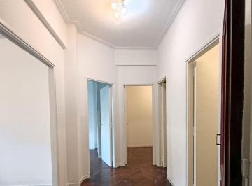 Departamento de 3 ambientes, Villa del Parque · Excelente Propiedad en Villa del Parque! Tres Amplios Ambientes con Patio