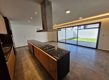 Casa · 10m² · 7 Ambientes · 3 Cocheras · Casa Venta 4 Dorm. 3 Baños en Greenville II