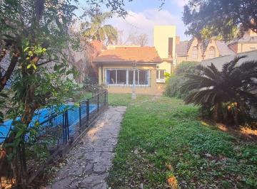 Casa · 165m² · 4 Ambientes · 1 Cochera · ¡Casa en Venta con Gran Lote y Excelente Potencial! - en Venta