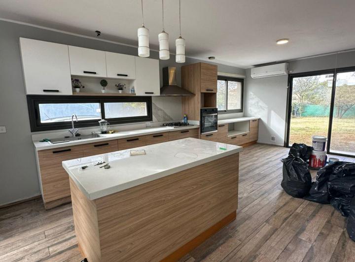 Casa · 130m² · 5 Ambientes · 2 Cocheras