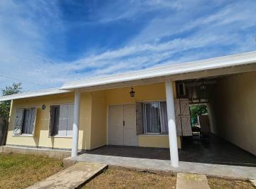 Casa · 384m² · 4 Ambientes · 2 Cocheras · Casa en Cañuelas Venta