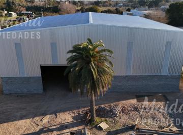 Bodega-Galpón · 916m² · 3 Ambientes · Excelente Galpon en Garin en Alquiler!