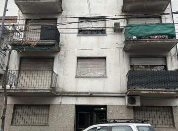 Departamento de 2 ambientes, Floresta · Goya y Juan B Justo: Depto 2 Ambientes 2do. Piso por Escalera