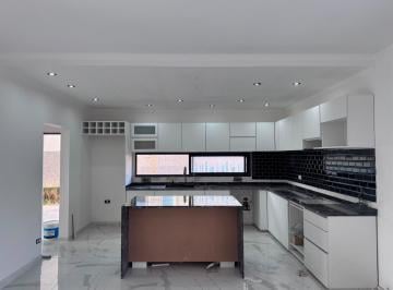 Casa · 165m² · 4 Ambientes · 2 Cocheras · Venta de Casa en San Sebastian Area 1 - 4 Ambientes Pileta