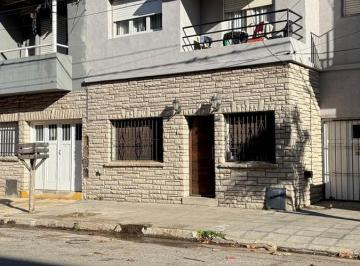 Casa · 75m² · 3 Ambientes · Venta Casa 3 Amb con Patio y Quincho