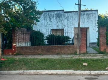 Casa · 120m² · 3 Ambientes · 5 Cocheras · Casa en Venta a Reciclar en Tristán Suárez