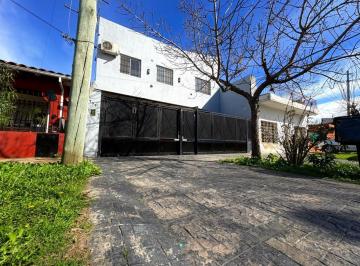 Casa · 150m² · 4 Ambientes · 1 Cochera · Alquiler Casa con 3 Dorm., Garage, Jardín y Quincho con Parrilla - Zona Residencial Muñiz