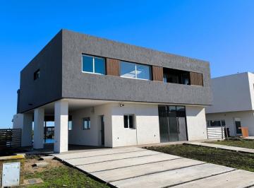 Casa · 218m² · 7 Ambientes · Casa en Venta en San Sebastian, Escobar, G. B. a. Zona Norte