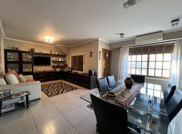 Casa · 145m² · 4 Ambientes · Casa Lote Propio Posibilidad de Multifamiliar con Fondo