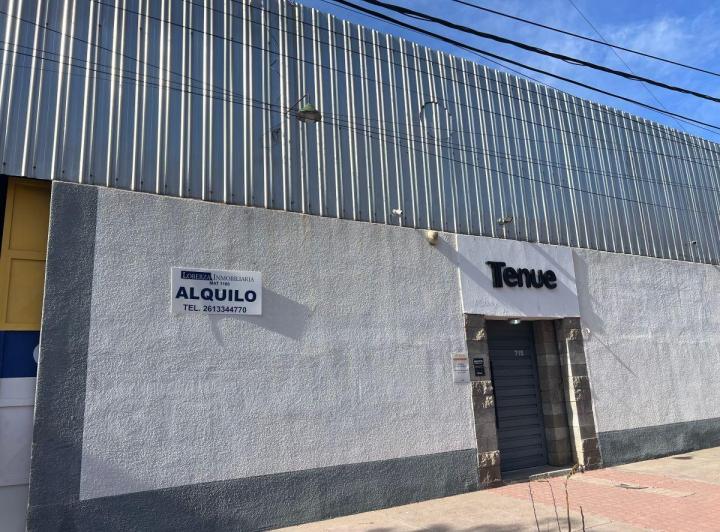 Bodega-Galpón · 380m² · 6 Ambientes