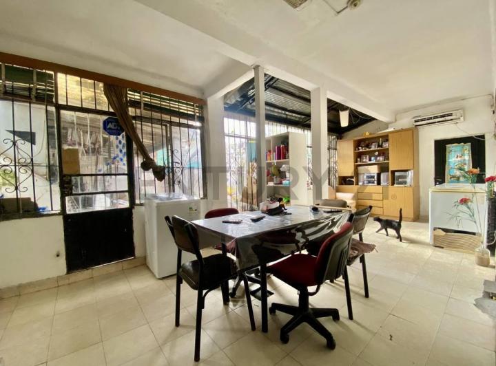 Casa · 106m² · 6 Ambientes · 1 Cochera